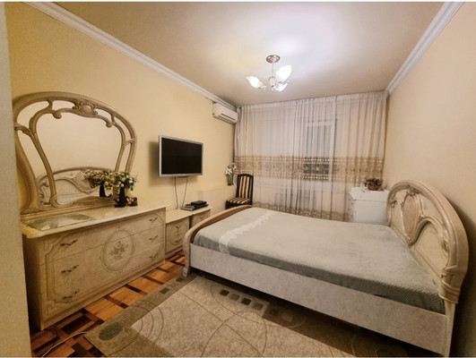Продам многокомнатную квартиру, Калинина ул, 250Аа, Нальчик г