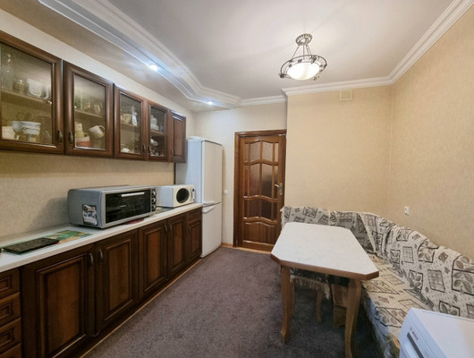 Продам многокомнатную квартиру, Калинина ул, 250Аа, Нальчик г