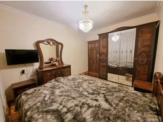 Продам многокомнатную квартиру, Калинина ул, 250Аа, Нальчик г