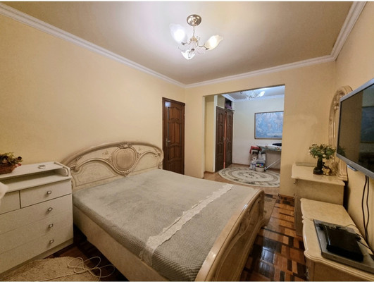 Продам многокомнатную квартиру, Калинина ул, 250Аа, Нальчик г