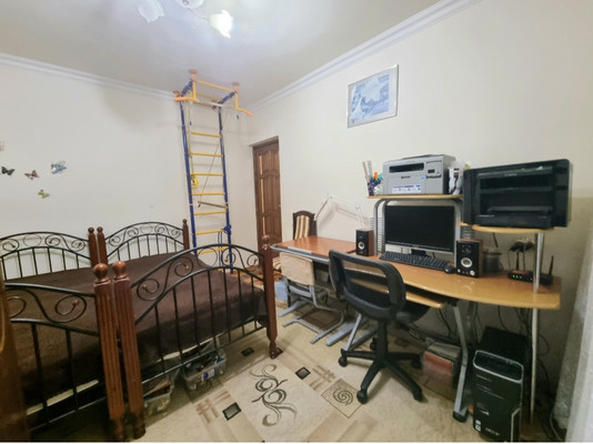 Продам многокомнатную квартиру, Калинина ул, 250Аа, Нальчик г