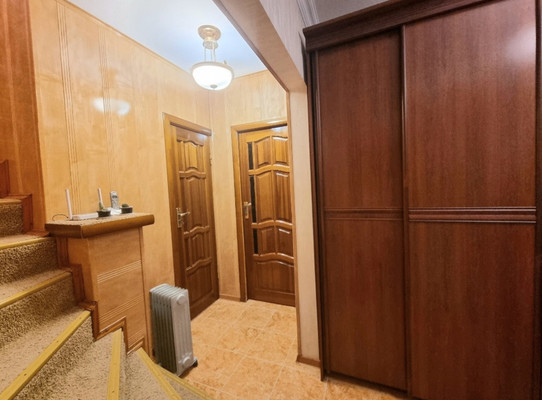 Продам многокомнатную квартиру, Калинина ул, 250Аа, Нальчик г