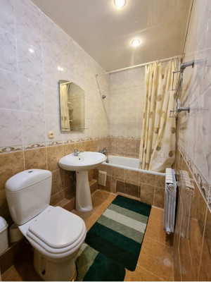 Продам многокомнатную квартиру, Калинина ул, 250Аа, Нальчик г