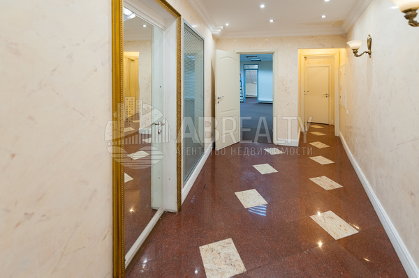 Продам офисное помещение 527,5 м2, Ильинка ул, 4, Москва г
