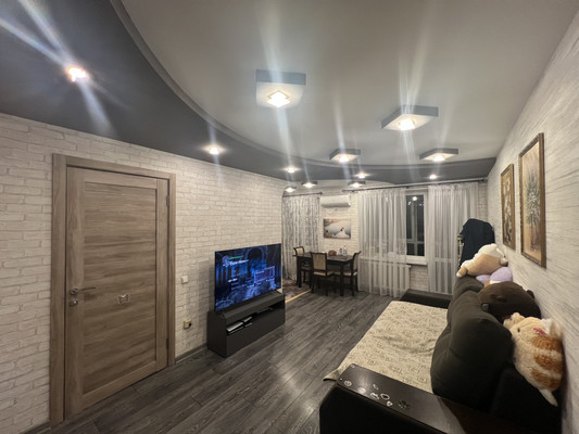 Продам трехкомнатную (3-комн.) квартиру, 1 Конной Армии ул, 88, Симферополь г