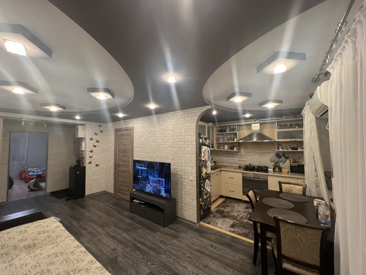 Продам трехкомнатную (3-комн.) квартиру, 1 Конной Армии ул, 88, Симферополь г