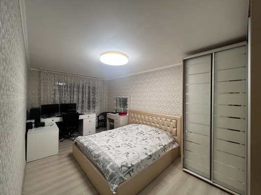 Продам трехкомнатную (3-комн.) квартиру, 1 Конной Армии ул, 88, Симферополь г