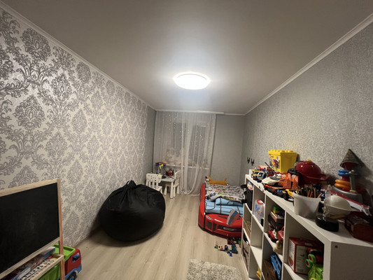 Продам трехкомнатную (3-комн.) квартиру, 1 Конной Армии ул, 88, Симферополь г