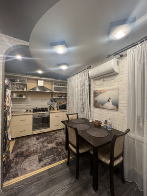 Продам трехкомнатную (3-комн.) квартиру, 1 Конной Армии ул, 88, Симферополь г