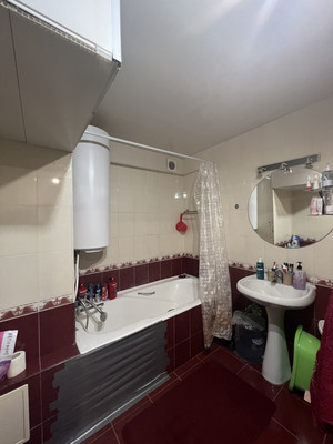 Продам трехкомнатную (3-комн.) квартиру, 1 Конной Армии ул, 88, Симферополь г