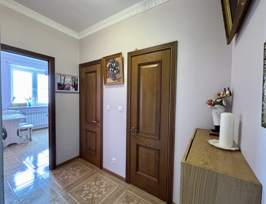 Продам трехкомнатную (3-комн.) квартиру, Молодежная ул, 27, Речицы с
