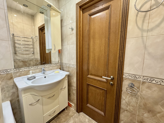 Продам трехкомнатную (3-комн.) квартиру, Молодежная ул, 27, Речицы с