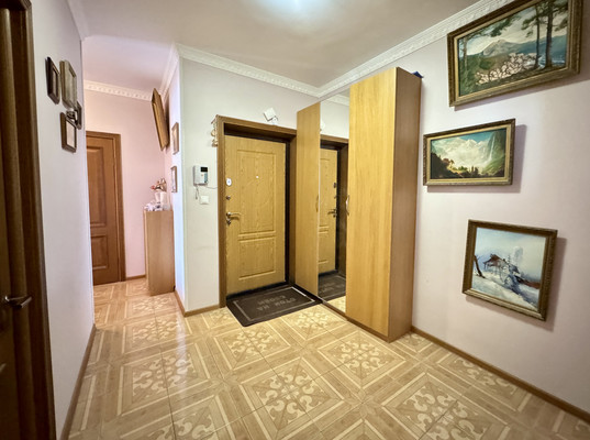 Продам трехкомнатную (3-комн.) квартиру, Молодежная ул, 27, Речицы с