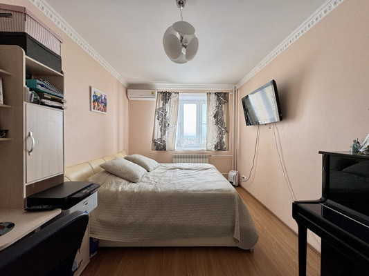 Продам трехкомнатную (3-комн.) квартиру, Молодежная ул, 27, Речицы с