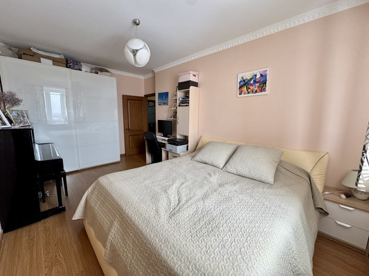 Продам трехкомнатную (3-комн.) квартиру, Молодежная ул, 27, Речицы с