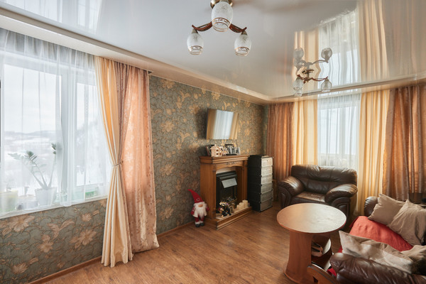 Продам трехкомнатную (3-комн.) квартиру, Кольский пр-кт, 49, Мурманск г