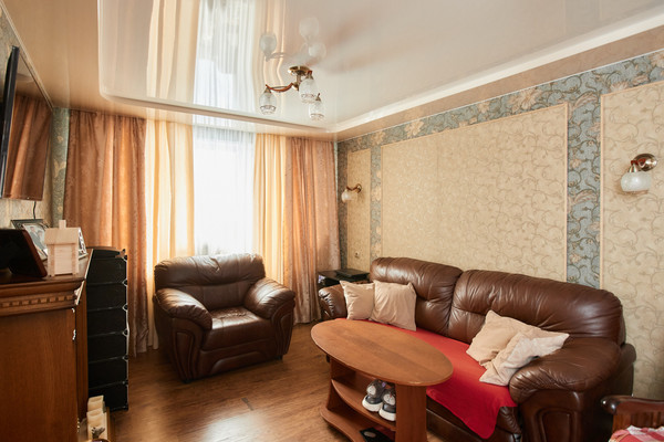 Продам трехкомнатную (3-комн.) квартиру, Кольский пр-кт, 49, Мурманск г
