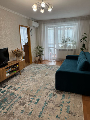 Продам трехкомнатную (3-комн.) квартиру, Строительная ул, 3, Саки г