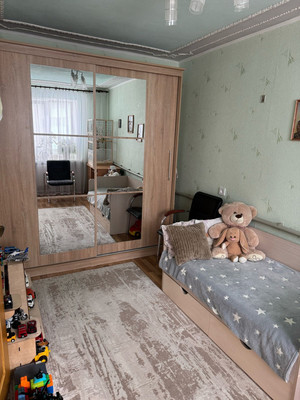 Продам трехкомнатную (3-комн.) квартиру, Строительная ул, 3, Саки г