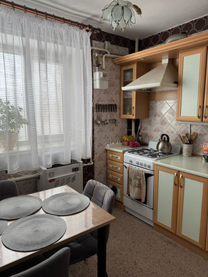 Продам трехкомнатную (3-комн.) квартиру, Строительная ул, 3, Саки г
