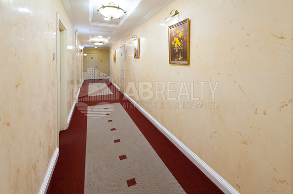 Продам офисное помещение 2 516 м2, Ильинка ул, 4, Москва г