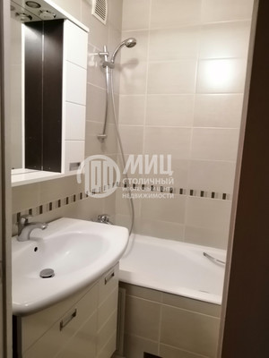 Продам двухкомнатную (2-комн.) квартиру, Энтузиастов ш, 100к4, Москва г