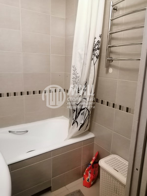 Продам двухкомнатную (2-комн.) квартиру, Энтузиастов ш, 100к4, Москва г