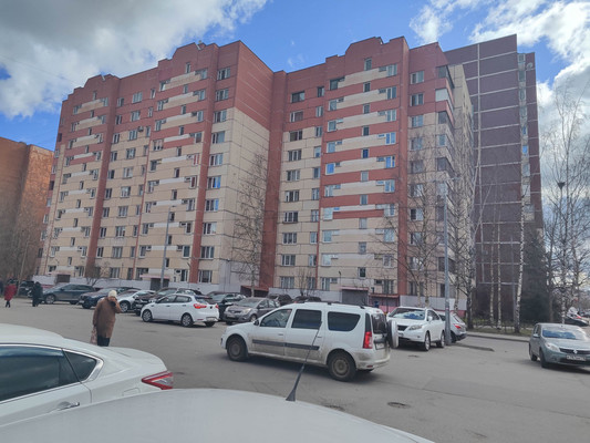 Продам многокомнатную квартиру, Комендантский пр-кт, 31к5, Санкт-Петербург г