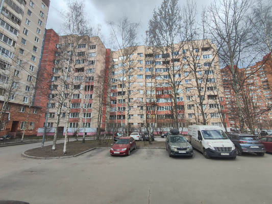 Продам многокомнатную квартиру, Комендантский пр-кт, 31к5, Санкт-Петербург г