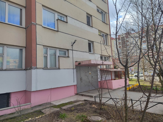 Продам многокомнатную квартиру, Комендантский пр-кт, 31к5, Санкт-Петербург г