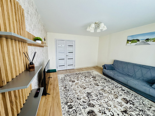 Продам трехкомнатную (3-комн.) квартиру, Веселая ул, 1, Пермь г