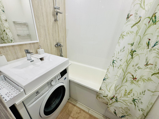 Продам трехкомнатную (3-комн.) квартиру, Веселая ул, 1, Пермь г
