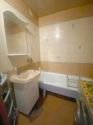 Продам трехкомнатную (3-комн.) квартиру, Каширская ул, 4к2, Ростов-на-Дону г