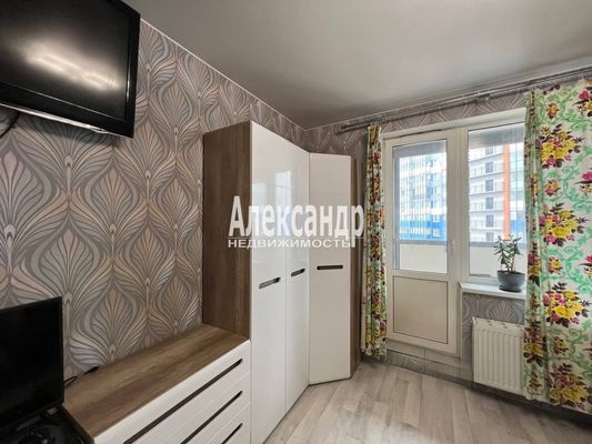 Продам однокомнатную (1-комн.) квартиру, Плесецкая ул, 10, Санкт-Петербург г
