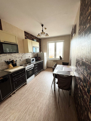 Продам двухкомнатную (2-комн.) квартиру, Байкальская ул, 202/13, Иркутск г