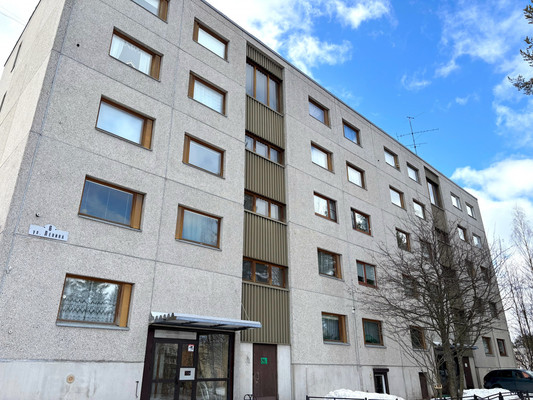 Продам трехкомнатную (3-комн.) квартиру, Ленина ул, 6, Костомукша г