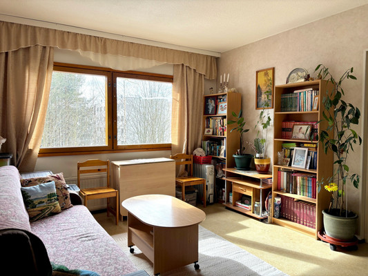 Продам трехкомнатную (3-комн.) квартиру, Ленина ул, 6, Костомукша г