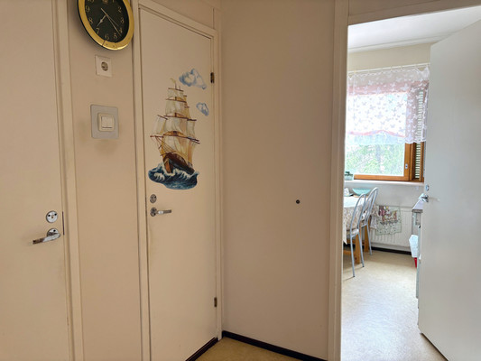 Продам трехкомнатную (3-комн.) квартиру, Ленина ул, 6, Костомукша г