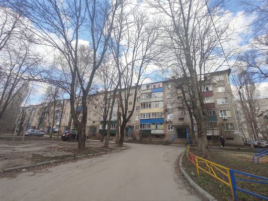 Продам трехкомнатную (3-комн.) квартиру, 9-й мкр, 24, Липецк г