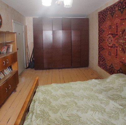 Продам трехкомнатную (3-комн.) квартиру, 9-й мкр, 24, Липецк г