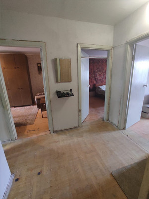 Продам трехкомнатную (3-комн.) квартиру, 9-й мкр, 24, Липецк г