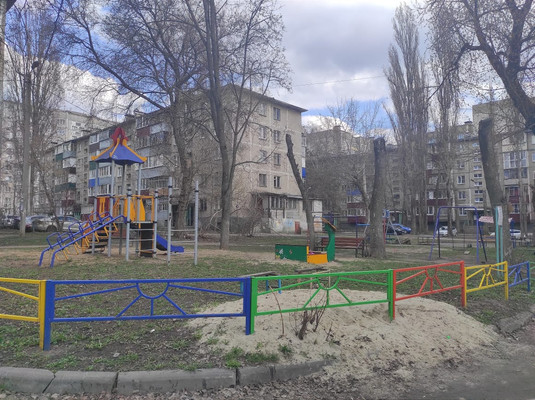 Продам трехкомнатную (3-комн.) квартиру, 9-й мкр, 24, Липецк г