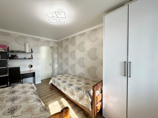 Продам трехкомнатную (3-комн.) квартиру, Ютазинская ул, 14, Казань г
