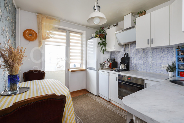 Продам двухкомнатную (2-комн.) квартиру, Гайдара ул, 145 , Калининград г