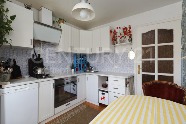Продам двухкомнатную (2-комн.) квартиру, Гайдара ул, 145 , Калининград г