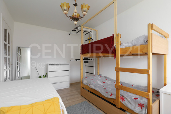 Продам двухкомнатную (2-комн.) квартиру, Гайдара ул, 145 , Калининград г