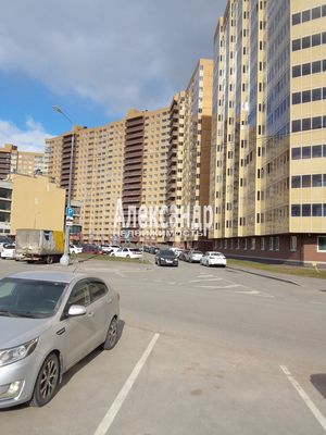 Продам однокомнатную (1-комн.) квартиру, Тихая ул, 13к3, Бугры п