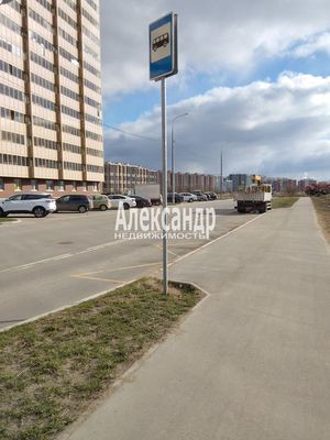 Продам однокомнатную (1-комн.) квартиру, Тихая ул, 13к3, Бугры п