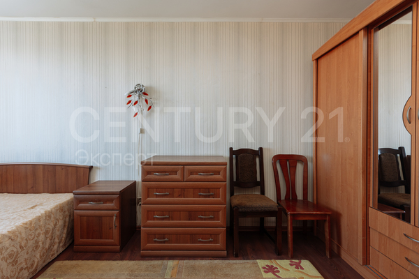 Продам трехкомнатную (3-комн.) квартиру, Подполковника Емельянова ул, 46 , Калининград г