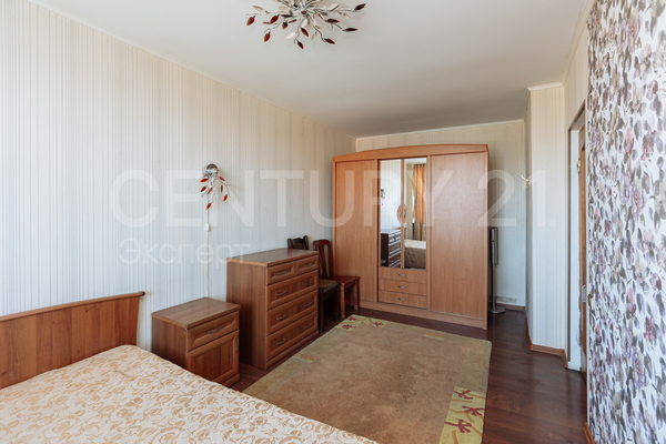 Продам трехкомнатную (3-комн.) квартиру, Подполковника Емельянова ул, 46 , Калининград г